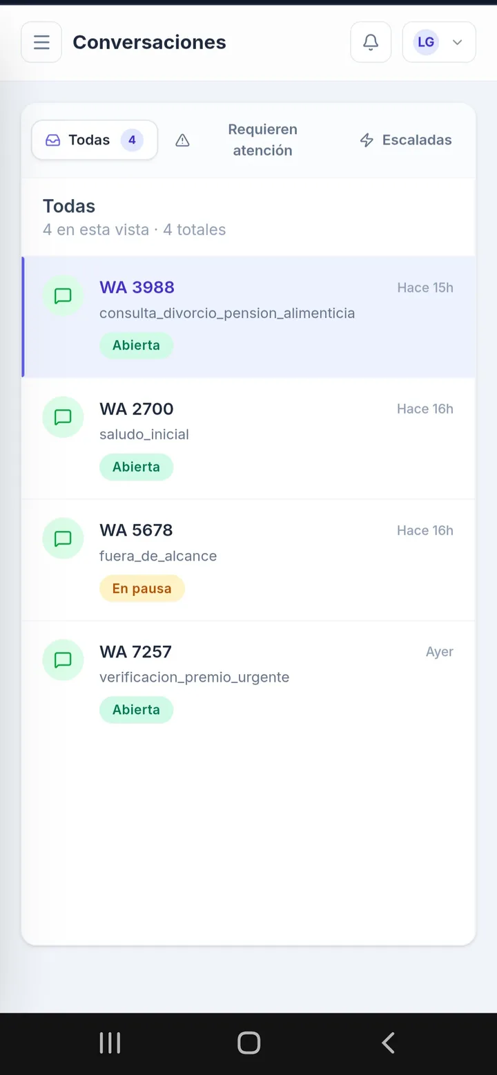 AtiendeIA en el celular mostrando la lista de conversaciones